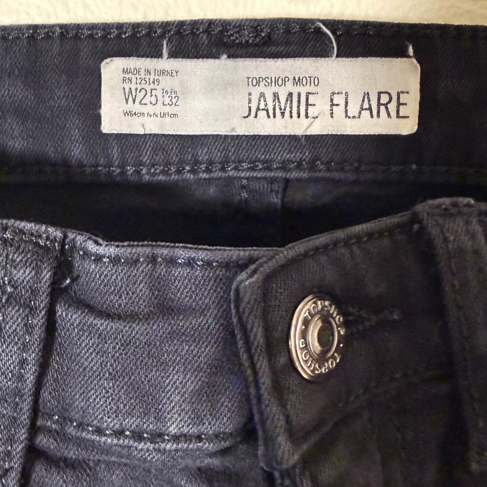 Topshop Moto Jamie Flare jeans in black - Picture 4 of 5